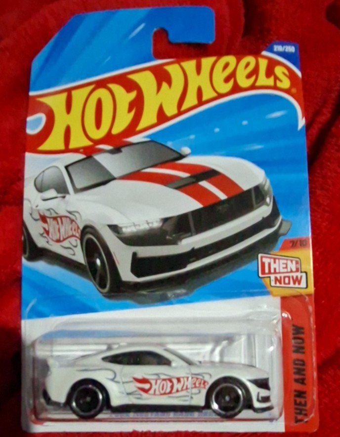 Ford Mustang Dark Horse