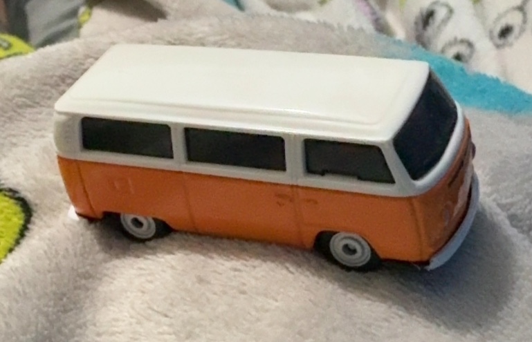 Volkswagen Kool Kombi 2nd Color HW Garage